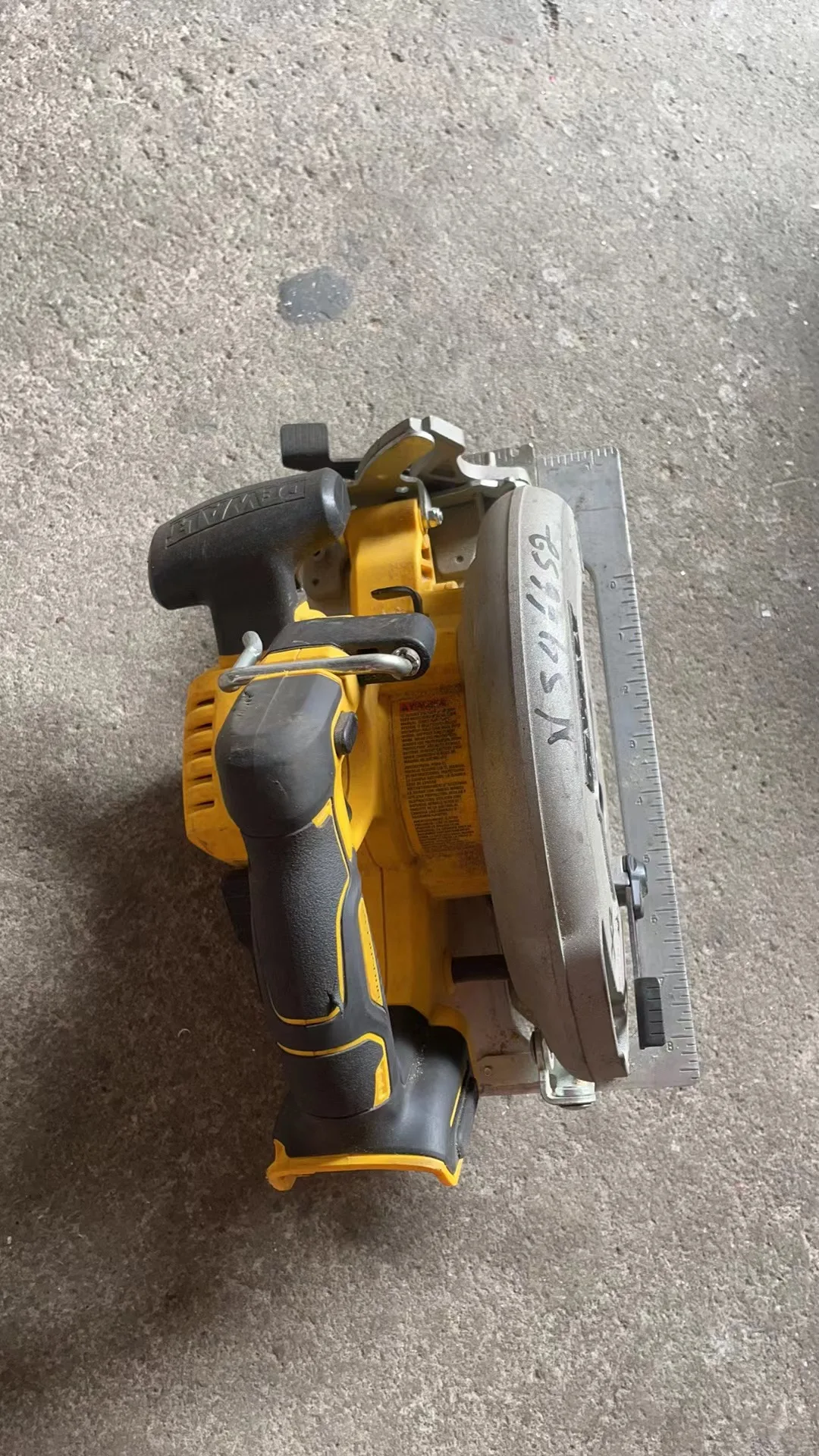 DeWalt DCS570N 18V XR Brushless 184mm Cordless Circular Saw Body Only Carpentry second-hand
