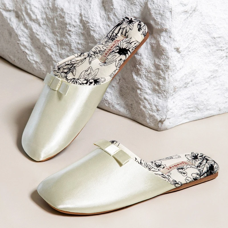 Zapatillas planas con diseño de estampado de seda de lujo para mujer, decoración de Nudo de mariposa dulce, zapatillas modernas, cómodas y elegantes Zapatillas de casa
