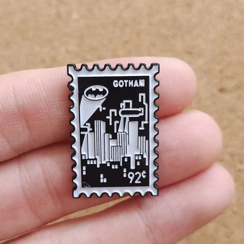 Gotham Stempel Emaille Pins Brosche sammeln Revers Abzeichen Männer Frauen Modeschmuck Geschenke schmücken Rucksack Hut