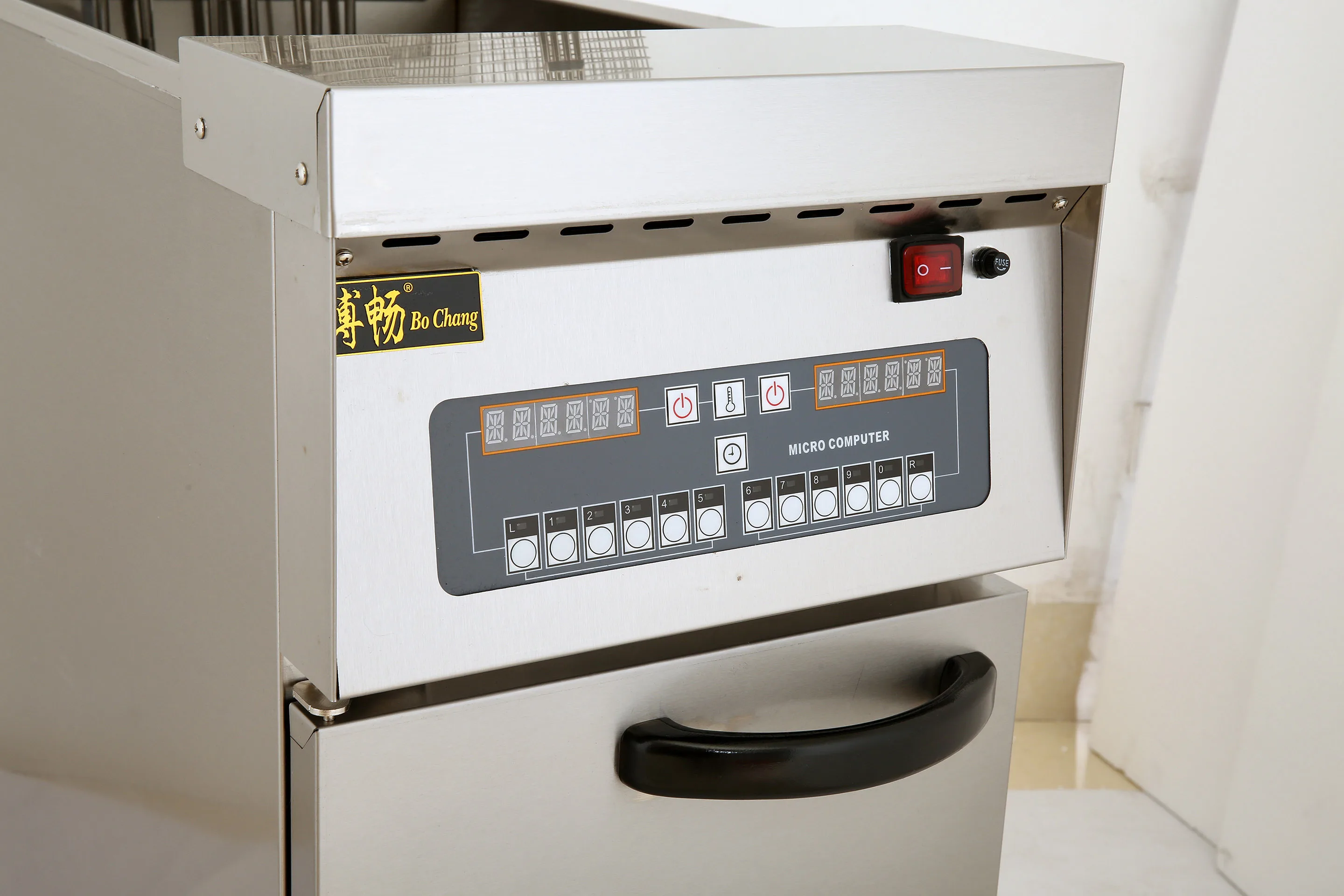 

Factiry Direct Vertical Fired Chicken Computer Control Deep Fryer Machine With Oil Filter