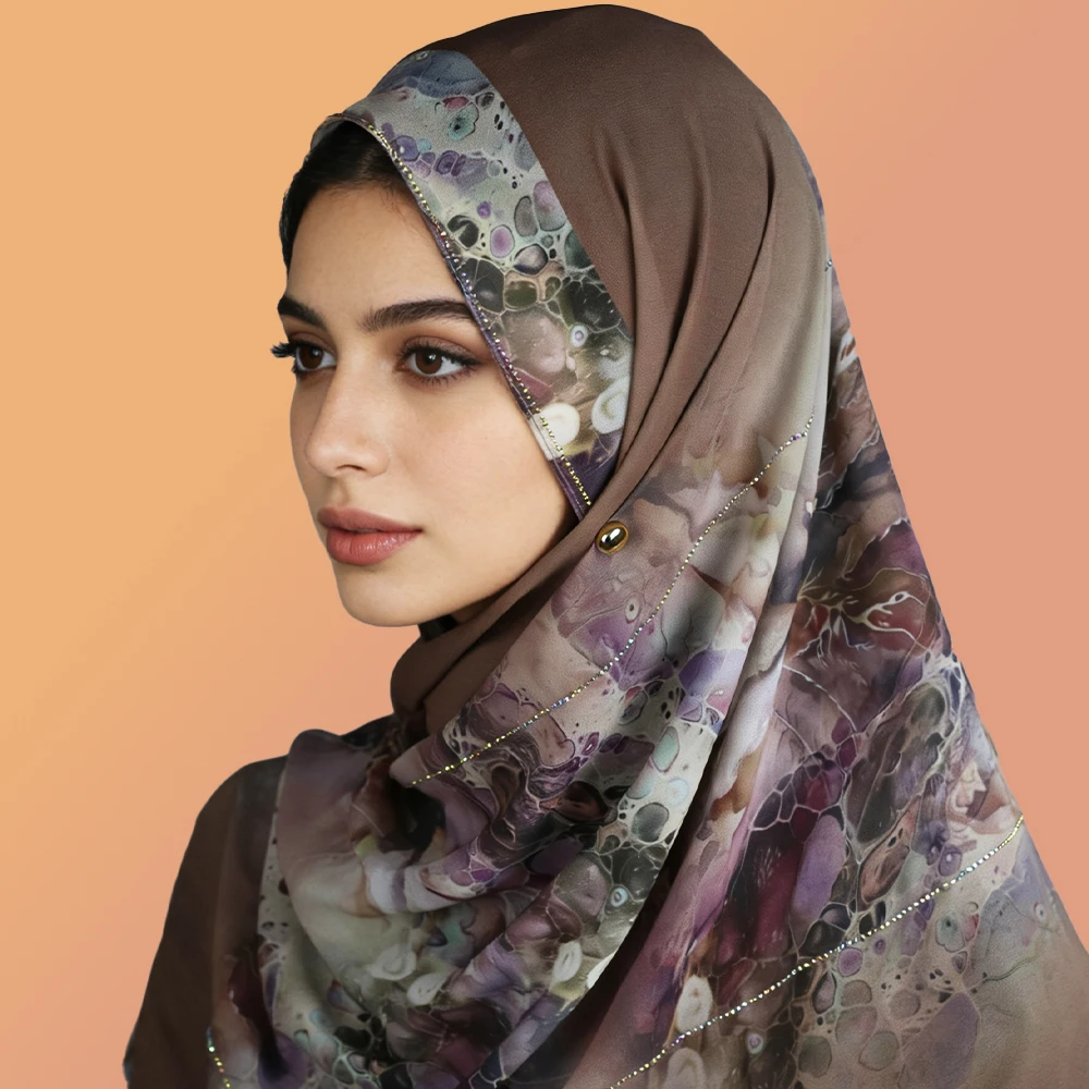 Elegante hijab in chiffon con stampa acquerello - effetto marmo grigio viola marrone con finiture in strass, foulard hijab ultra morbido ​