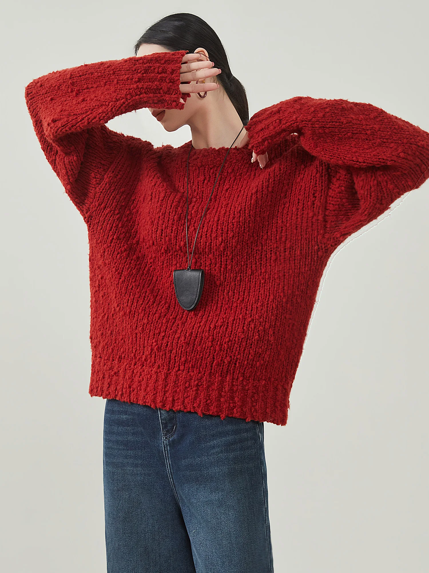 

Красный фактурный вязаный свитер оверсайз для женщин, свободный крой, круглый вырез, для фестивалей, в стиле Aosphere, с открытыми плечами