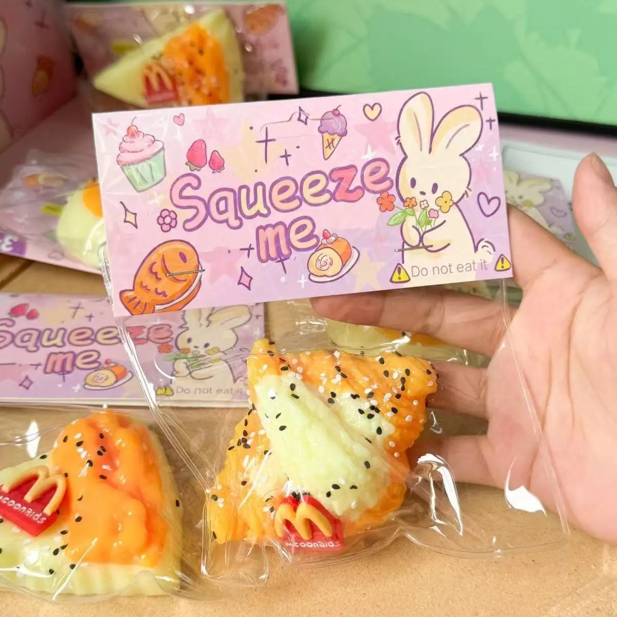 

Игрушка-антистресс для лепки в виде бургера Макдоналдс, музыкальная, с эффектом лепки в глине, для снятия стресса, в виде мячик-антистресс.