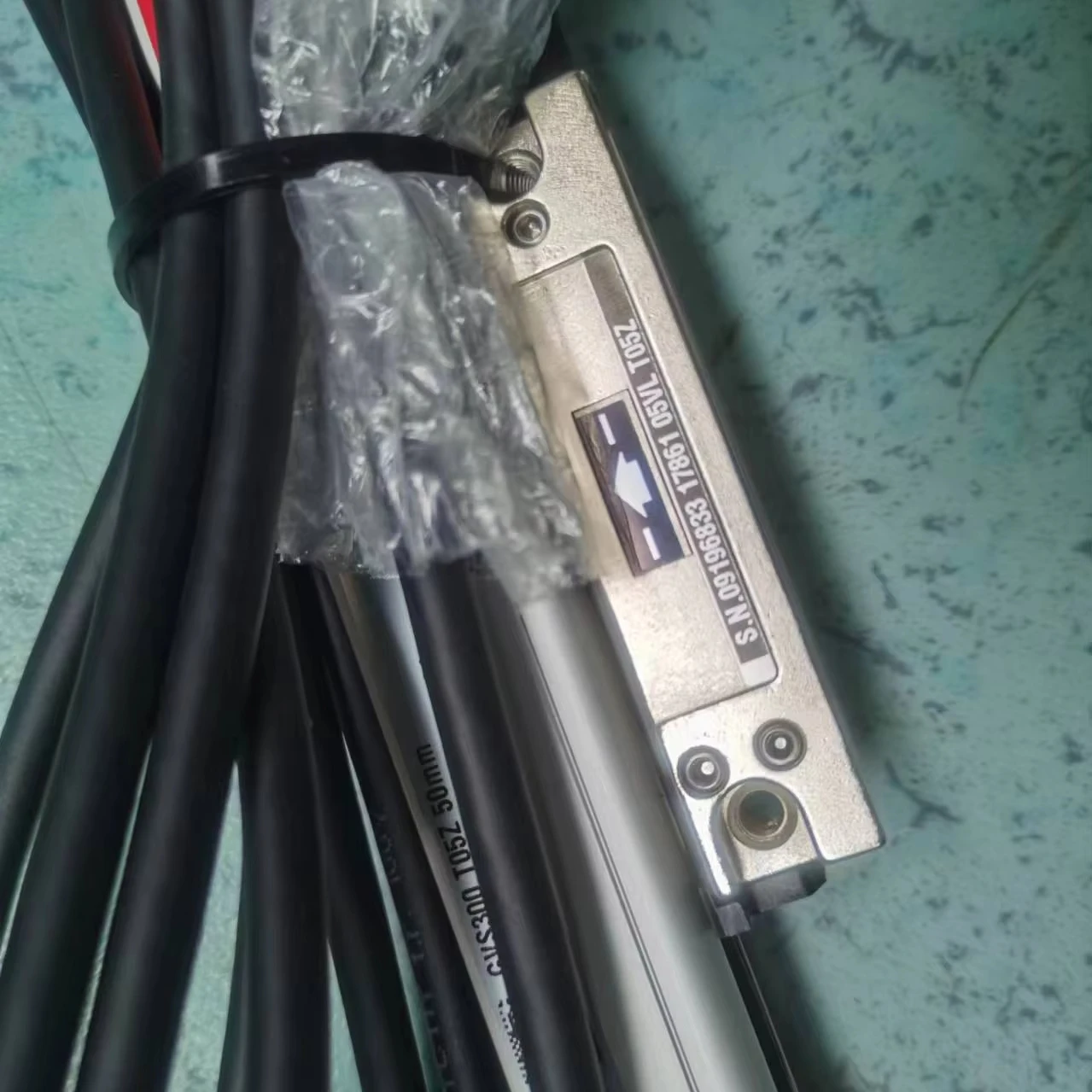 GIVI GVS300 T05Z 50mm  Memegang sensor pemindahan ruler Khusus untuk mesin bending Grating ruler Sensor optik