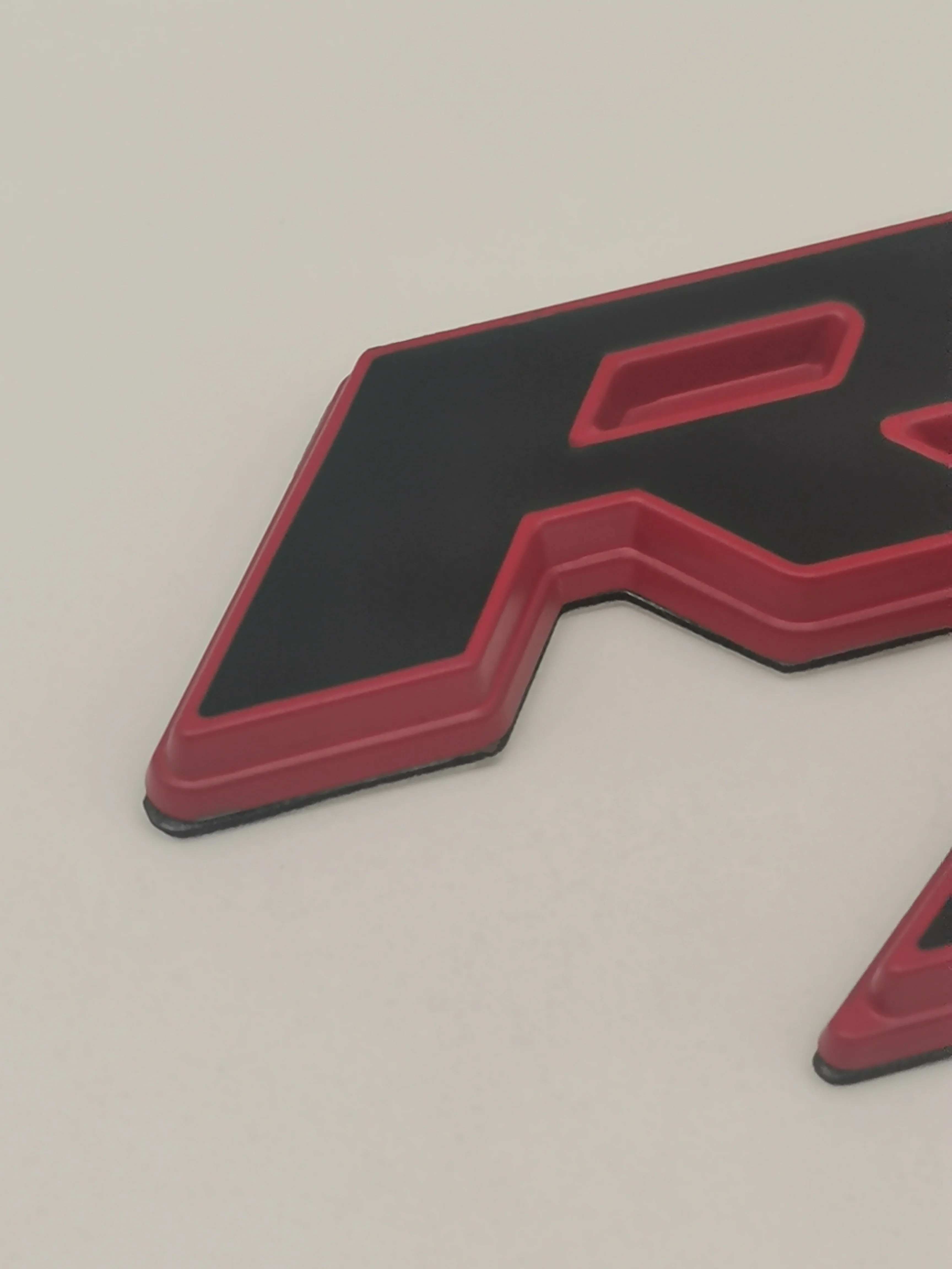 

1Pcs 3D Metal R--T Logo Emblem Sticker Logo Suitable fo C-hevrolet series Explorer R-/T K-oluze P-ioneer Modifications emblem