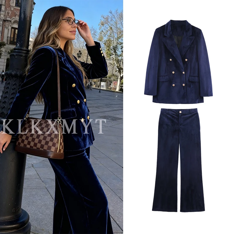 

Женский бархатный костюм, новинка 2025, модный однотонный костюм, топ на пуговицах с длинными рукавами + брюки для отдыха, комплект из двух предметов, женский элегантный костюм
