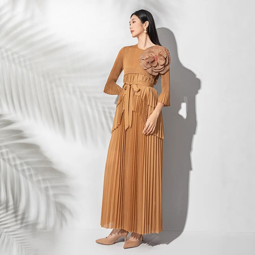 

Miyake Folds 2025 Women's French Elegant Temperament Large Size Dress Solid Colour Round Neck Pullover Waist Tie Long Skirt