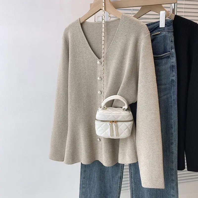 

Женский черный вязаный свитер с V-образным вырезом, новый пуловер с длинным рукавом, женские топы, трикотаж Q2965