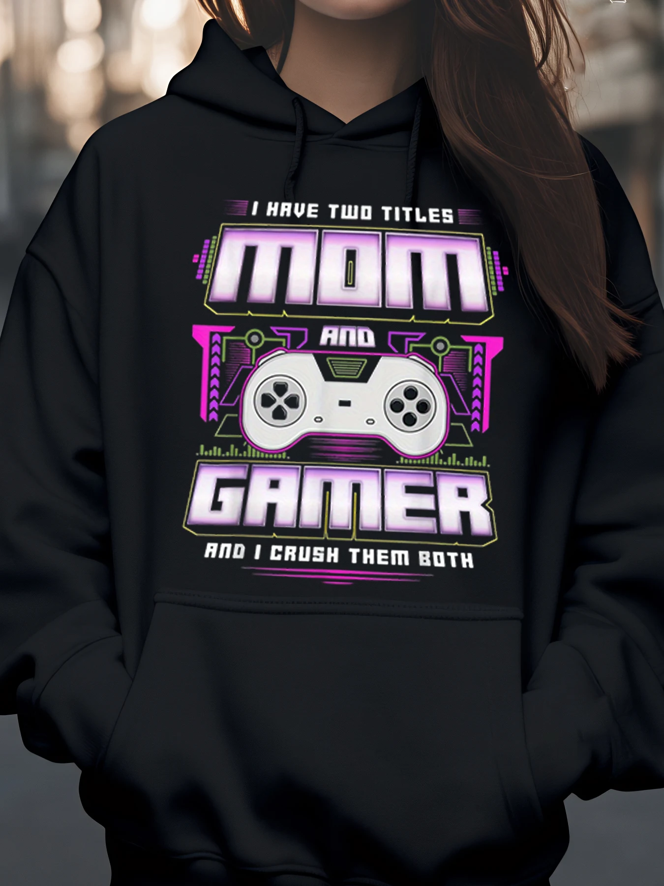 سترة بغطاء للرأس مطبوعة من Mom and Gamer لعيد الأم للنساء للاعبين