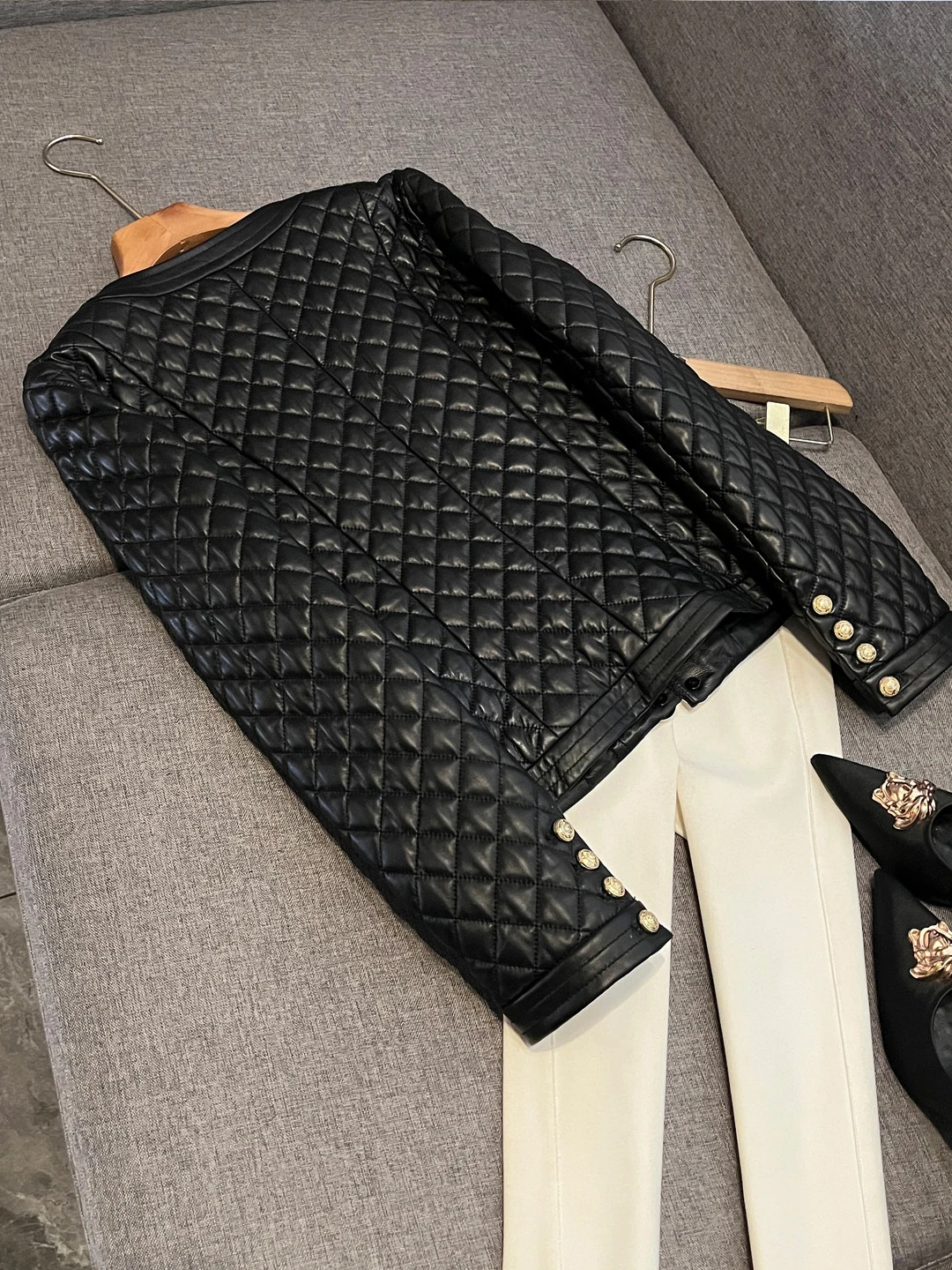 Retro Faion ort Leather Jaet Women's eepskin Coat Small Fraance Sle Winter 2025 New Arrival Cleanfit Waist Belt