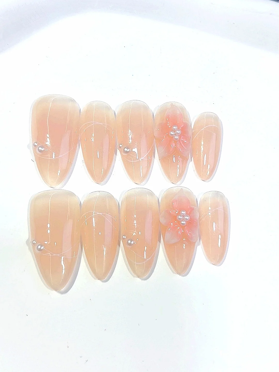 เล็บปลอมสีชมพูนู้ดประดับดอกไม้ 3 มิติ มุก และคริสตัลทรงอัลมอนด์ สำหรับผู้หญิง (C442)