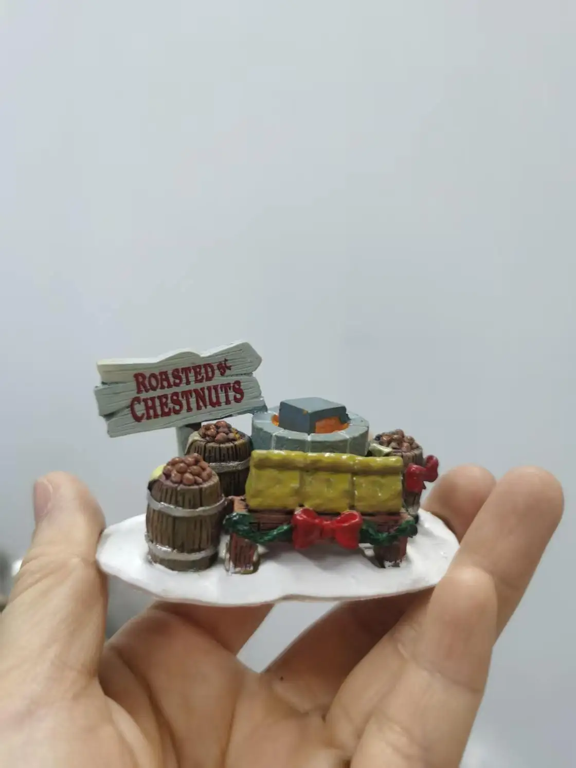 Resin figure mental psychological sand table game box court therapy  roasted &  chestnuts