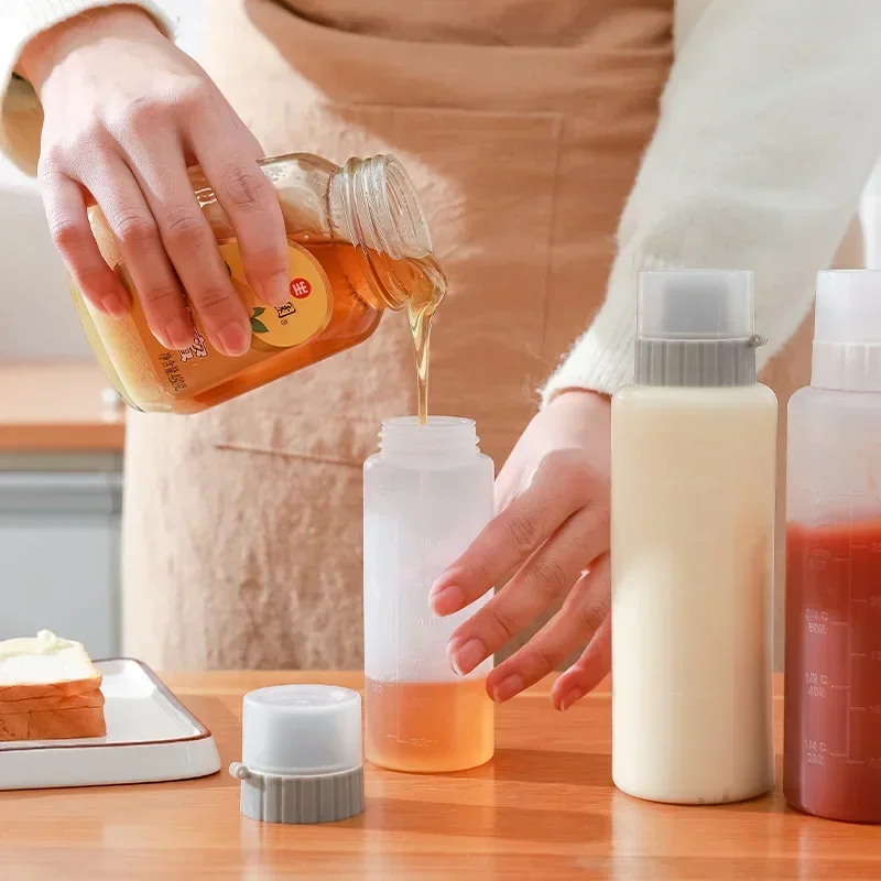 Squeeze Bottle 175/300ml Plastic Sauce Vinegar Squeeze Bottle Condiment Dispenser Tomato Sauce Bottle Kitchen Gadget