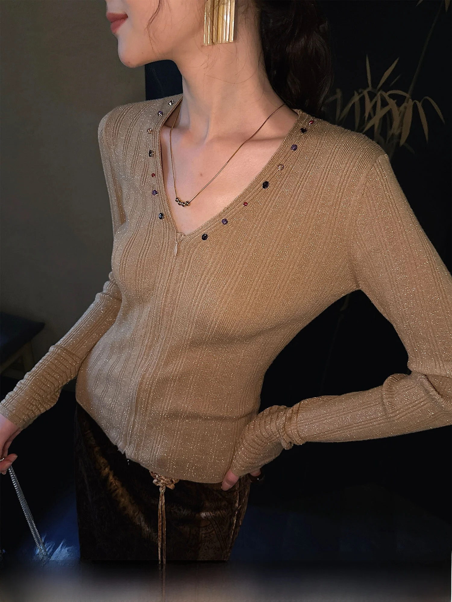 

Sanji Bla Flower【Quiet】Вязаная базовая кофта с бисером, 00% шерсть, новинка 2025 года, женский модный топ для повседневной носки, свободный крой...