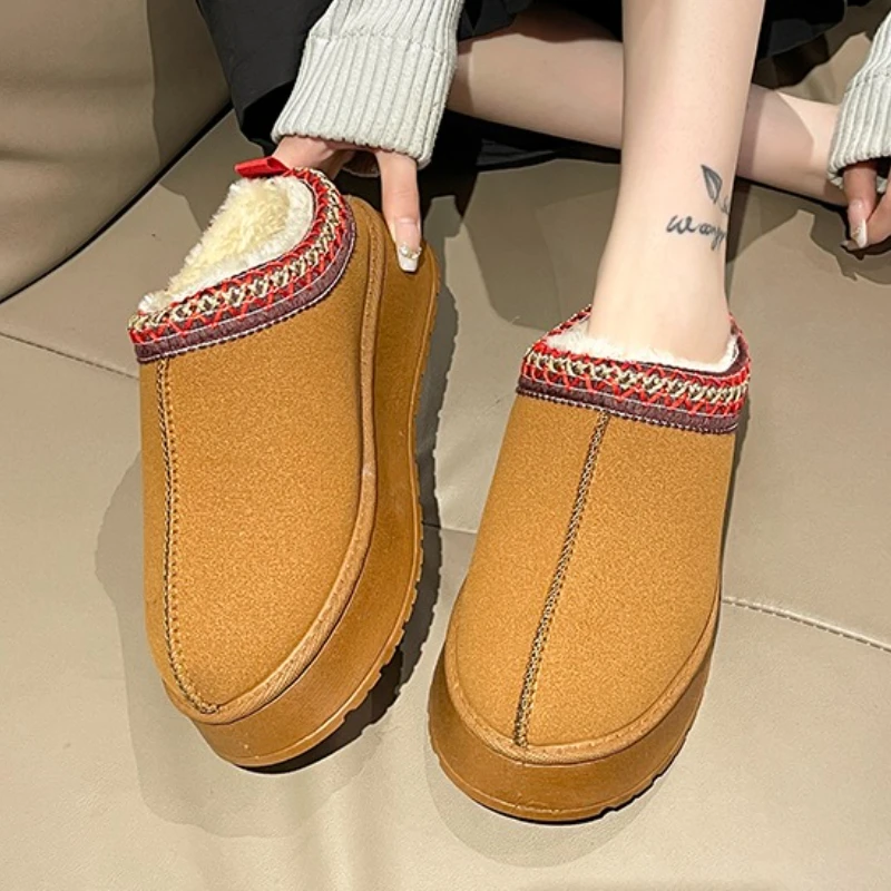 

2025 Новые зимние ботильоны, женские короткие плюшевые теплые тапочки на плоской подошве, зимние новые брендовые уличные женские ботинки на меху, хлопковая обувь на платформе