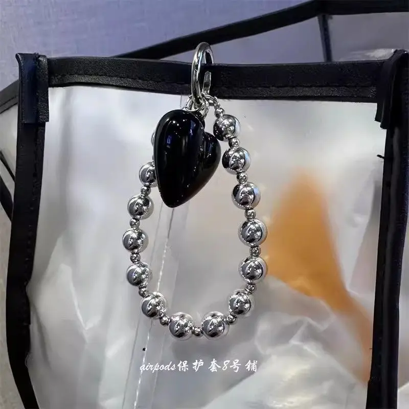 حبة فضية سوداء مع الحب تصميم الهاتف سحر قلادة لطيف المفاتيح ل Airpods iP17 المدرسية Ins كوريا DIY الملحقات