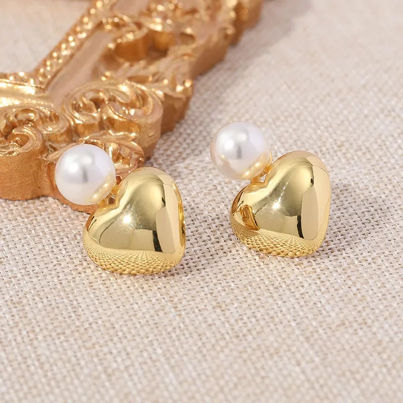 Pearl love stud earrings light luxury niche design high-end earrings versatile commuter celebrity simple silver needle stud