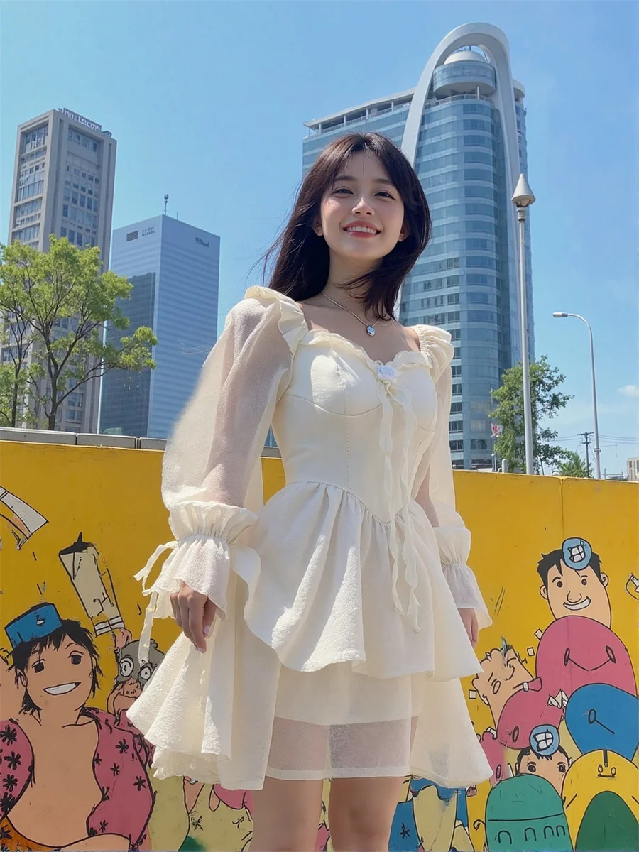 ชุดเดรสผู้หญิงสีขาว ทรงเข้ารูป สไตล์หวาน ผ้าบางเบา ใส่สบาย เหมาะสำหรับฤดูใบไม้ร่วง ปรับได้ ใช้เป็นชุดนอนได้ ดีไซน์สวยงาม ทรงเข้ารูป