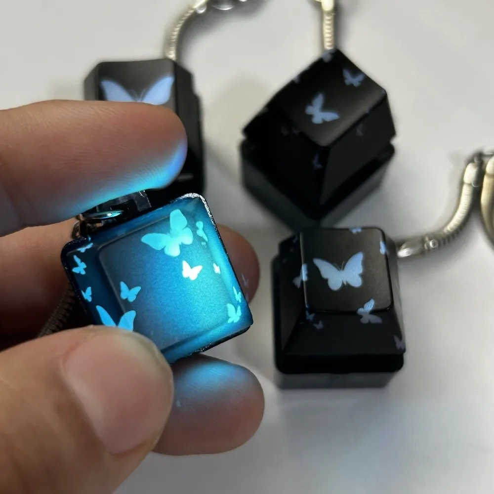 Decompressione 4 tasti Pulsante Keycap Portachiavi Tappi tastiera Pulsante brillante Keycap Passa il tempo Sollievo dallo stress Clicker Giocattolo Regalo