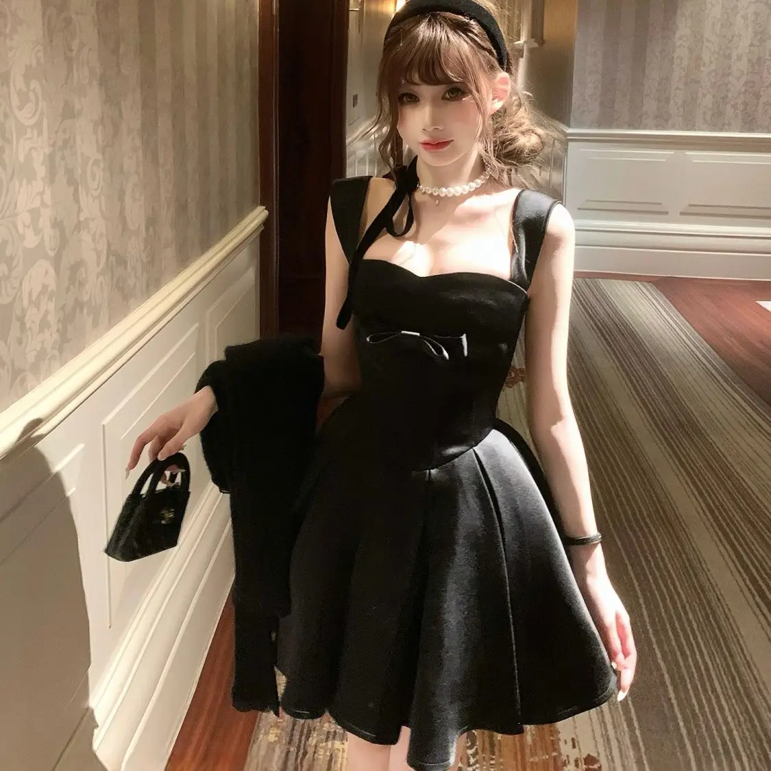 Abiti da festa di compleanno con bretelle eleganti francesi estivi Mini abito pieghettato senza maniche slim fit nero dolce a vita alta