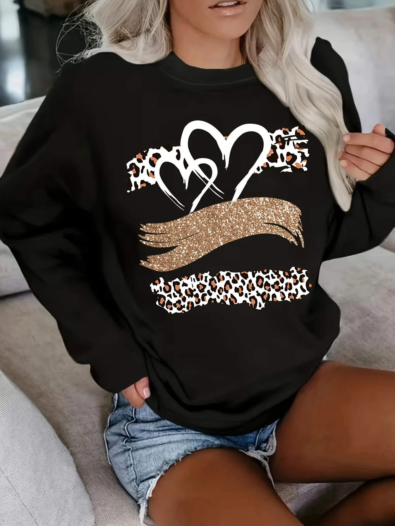 Women\'s Loose Fashion Sweater Autumn and Winter Round Neck Plush Plus Size Casual Round Neck Solid Color Long Sleeve