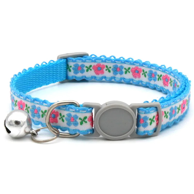 Exquisite mit Blumenstickerei, verstellbare und langlebige Haustierhalsbänder, Katzenzubehör, süßes Spitzenhalsband mit Glöckchen – Detail 7