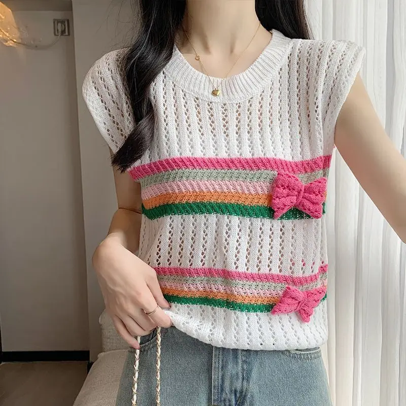 ドーパミンスタイルクルーネックノースリーブニットセーターベスト女性の夏の新弓ストライプ中空アウトスリムフィットイントップ
