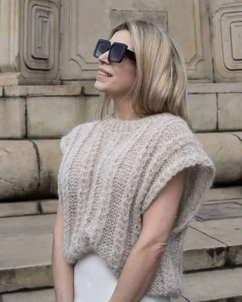 Women's Autumn Knitted Sleeveless Sweater Slim Fit Pullover Hand Woven Solid Color Short Top