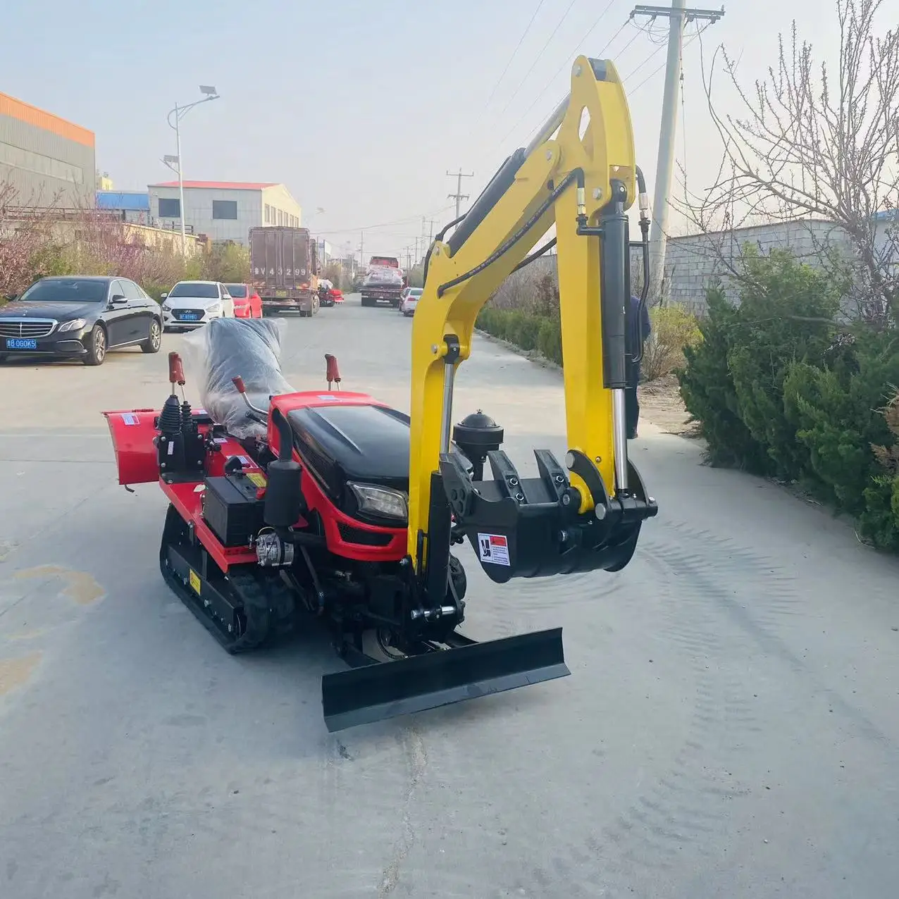 Customized Agricultural Mini Cultivator Tiller 22HP Crawler Tractor Multi-Functional with Excavator for Field Operations