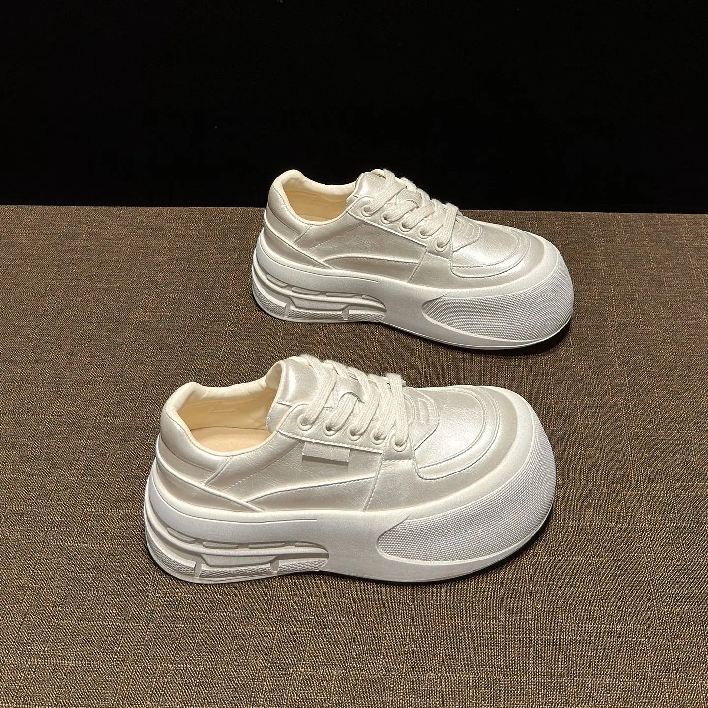 

Adorable Chunky White Sneakers for Women 2025 Fall Thickened Comfortable Bread Style Streetwear Sneakers​