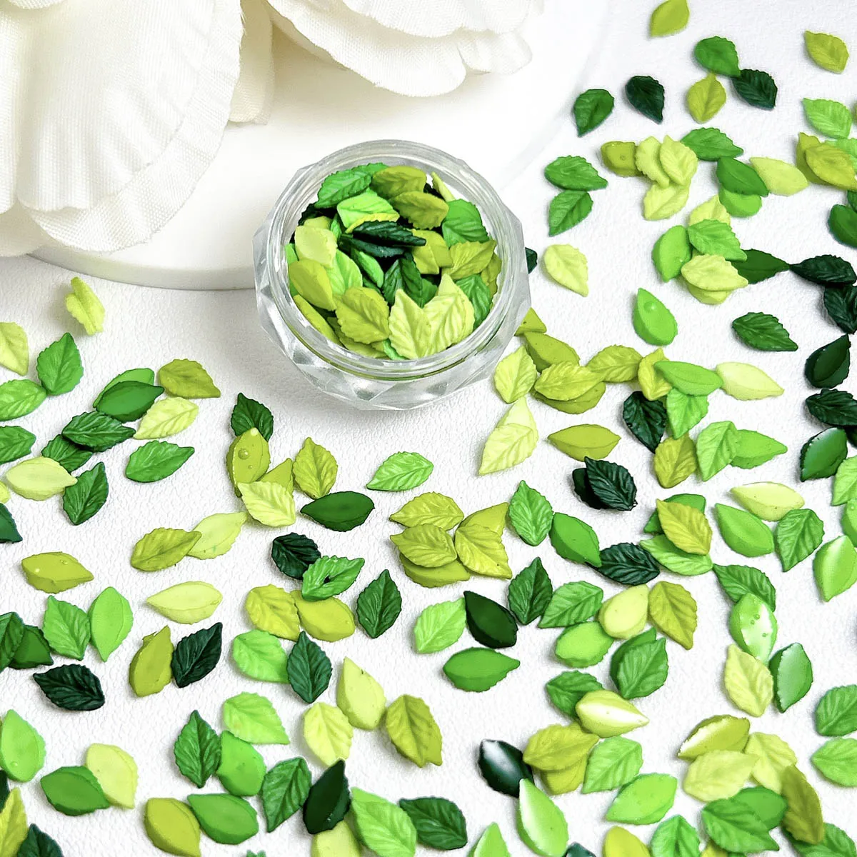 50PCS Solid Color Minimalist Leaf Resin Nail Art Charms 3D Luminous Mini Leaf Nail Decorations for DIY Phone Case Nails Supplies