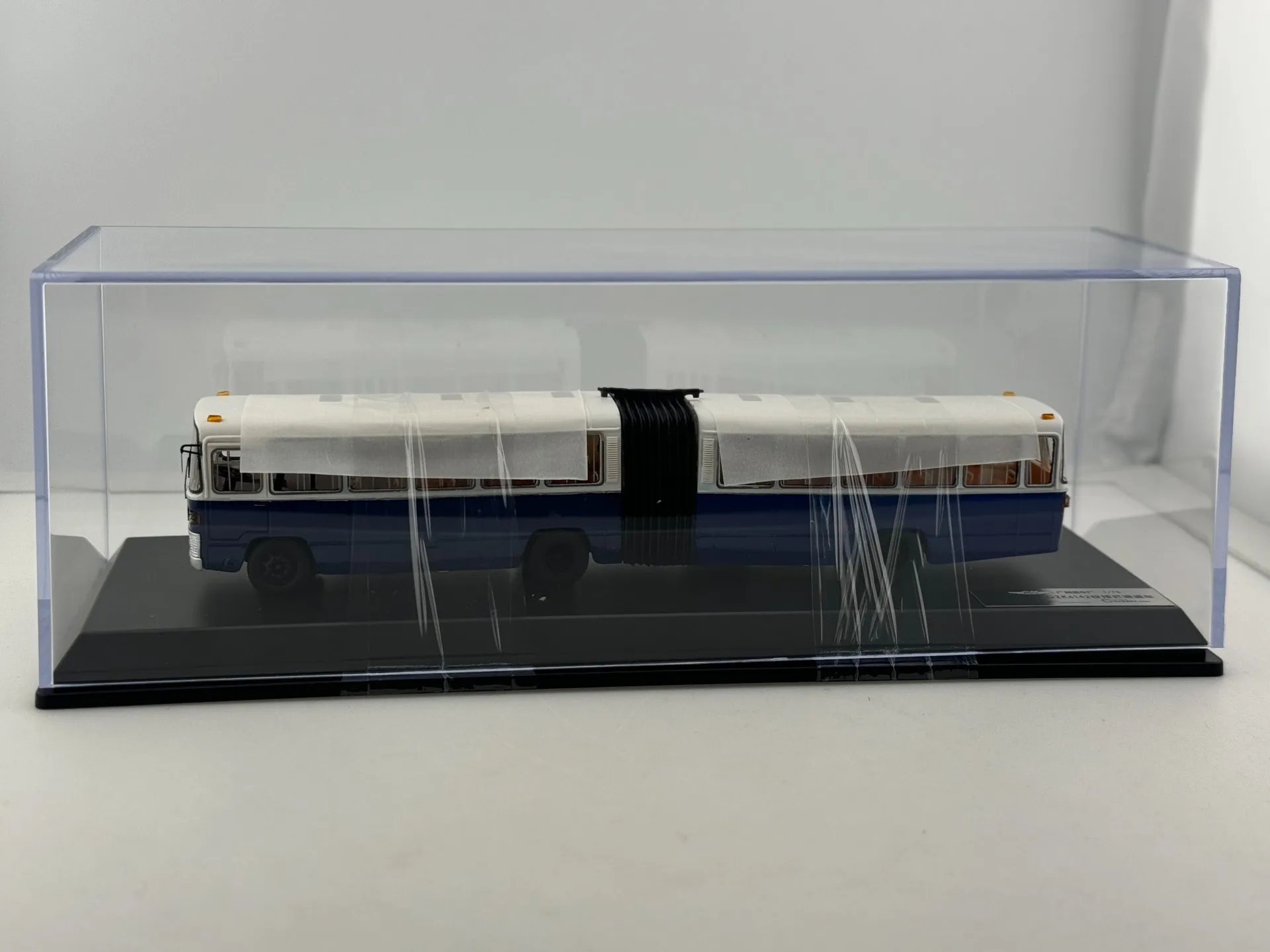 

Diecast 1/76 Scale Guangzhou Brand GZK6142 Articulated Bus Bus Factory Version Shenzhen Bus Version Resin Car Model Collectible