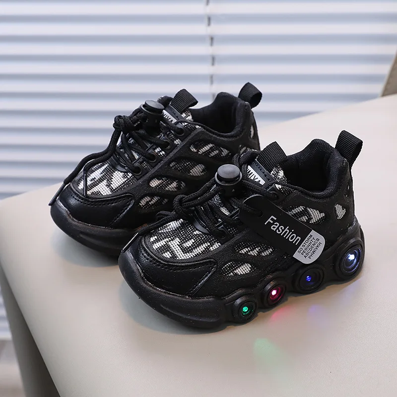 Primavera nuove scarpe luminose a LED scarpe per bambini panno a nastro traspirante bambini 1-6 anni scarpe luminose scarpe sportive per il tempo