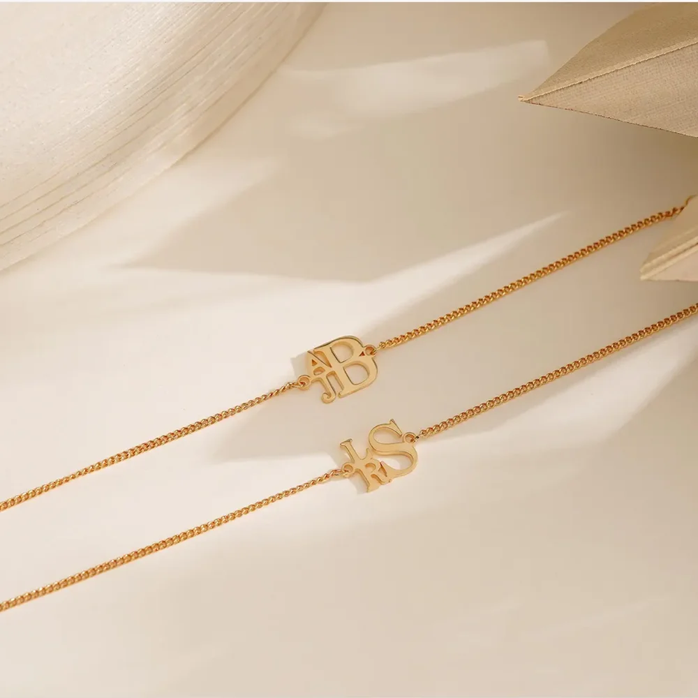 

Индивидуальный персонализированный браслет с первыми буквами, изготовлен из материала из нержавеющей стали, праздничный подарок, браслет для пары.