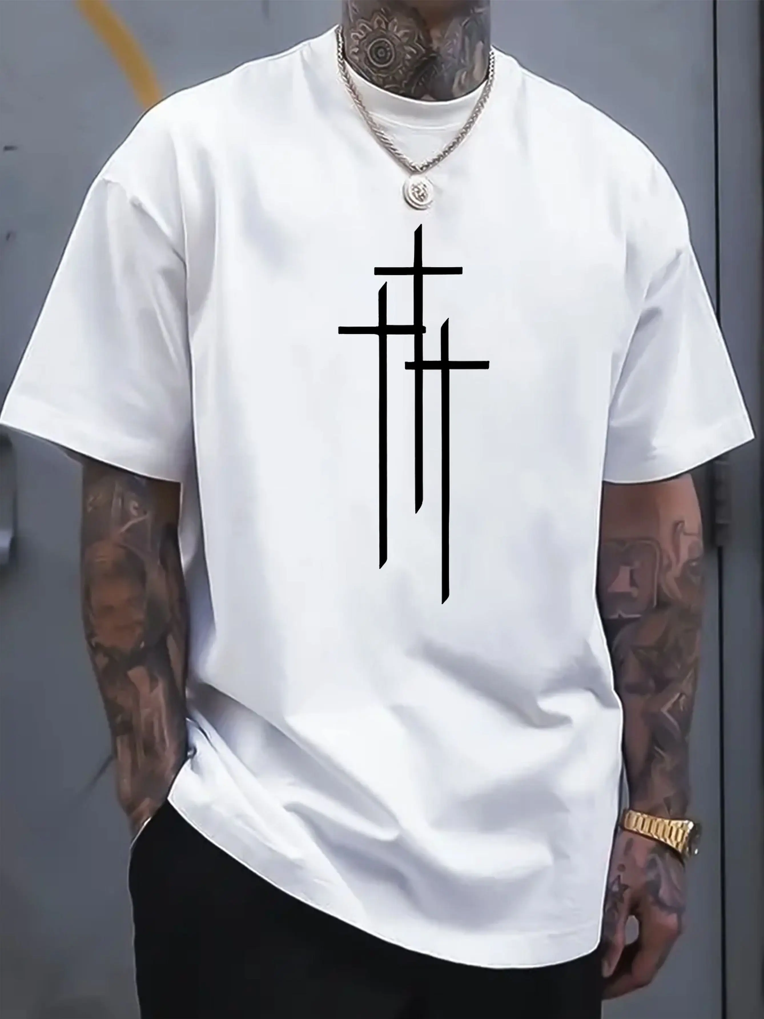 

Men's casual trend short-sleeved T-shirt with simple cross-pattern print. Breathable casual top for street fashion outfits.