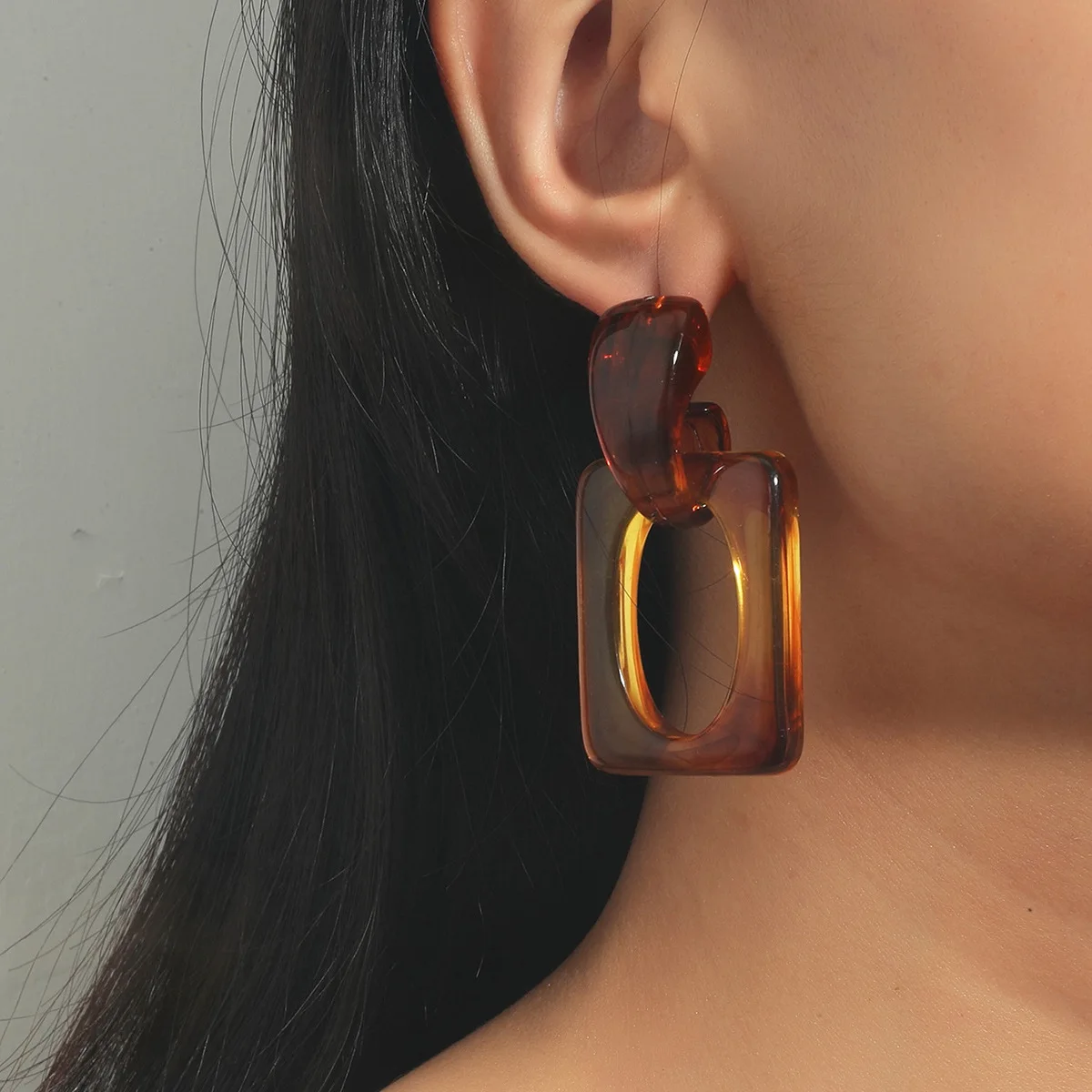 New Hot Selling Retro Temperament C-shaped Amber Small Audience Premium Acrylic Resin Versatile Earrings