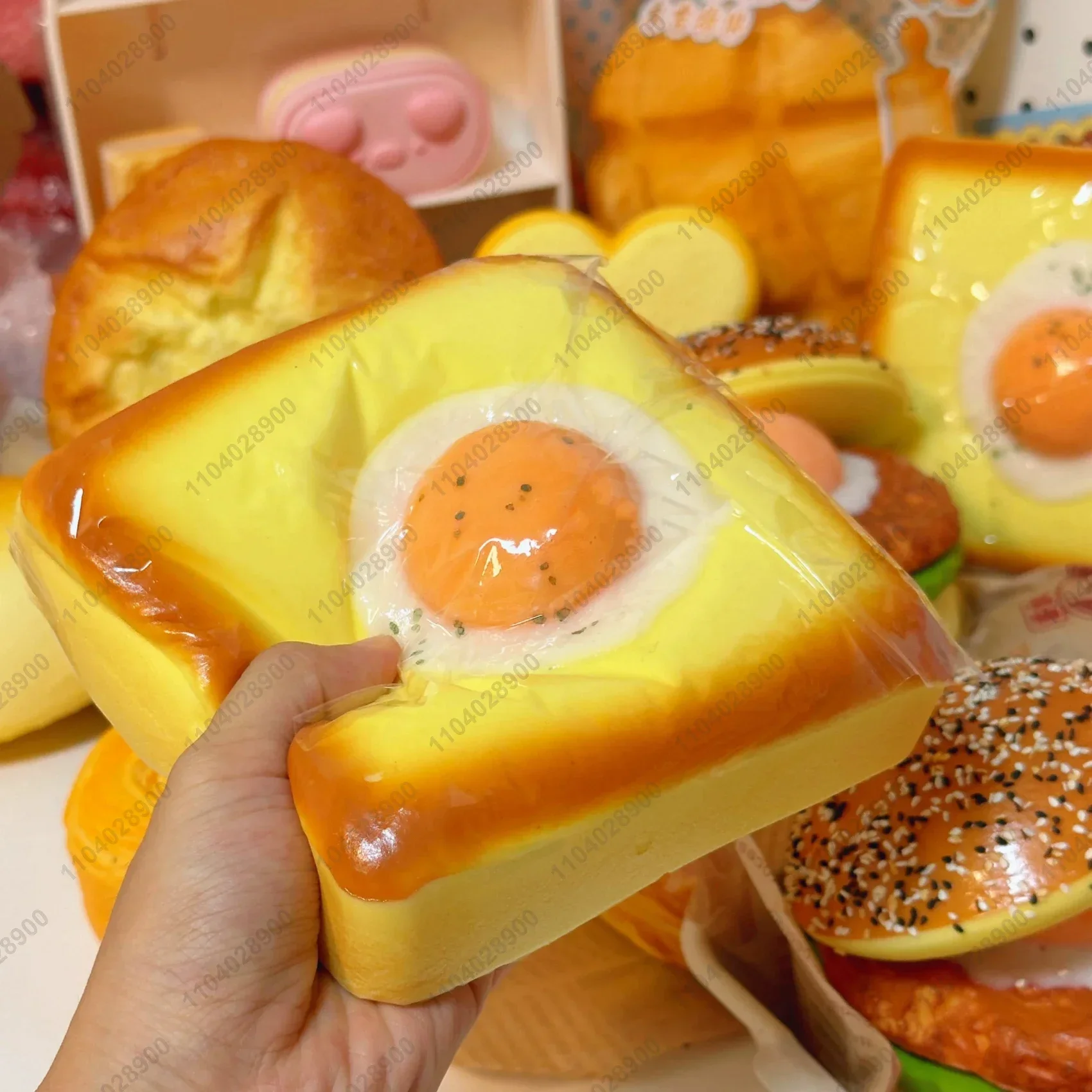 Juguete Blandito de Tostada con Huevo Frito, Juguete de Pan de Levantamiento Lento para Apretar, Juguete Antiestrés para Aliviar el Estrés y Relajar las Manos para Niños y Adultos