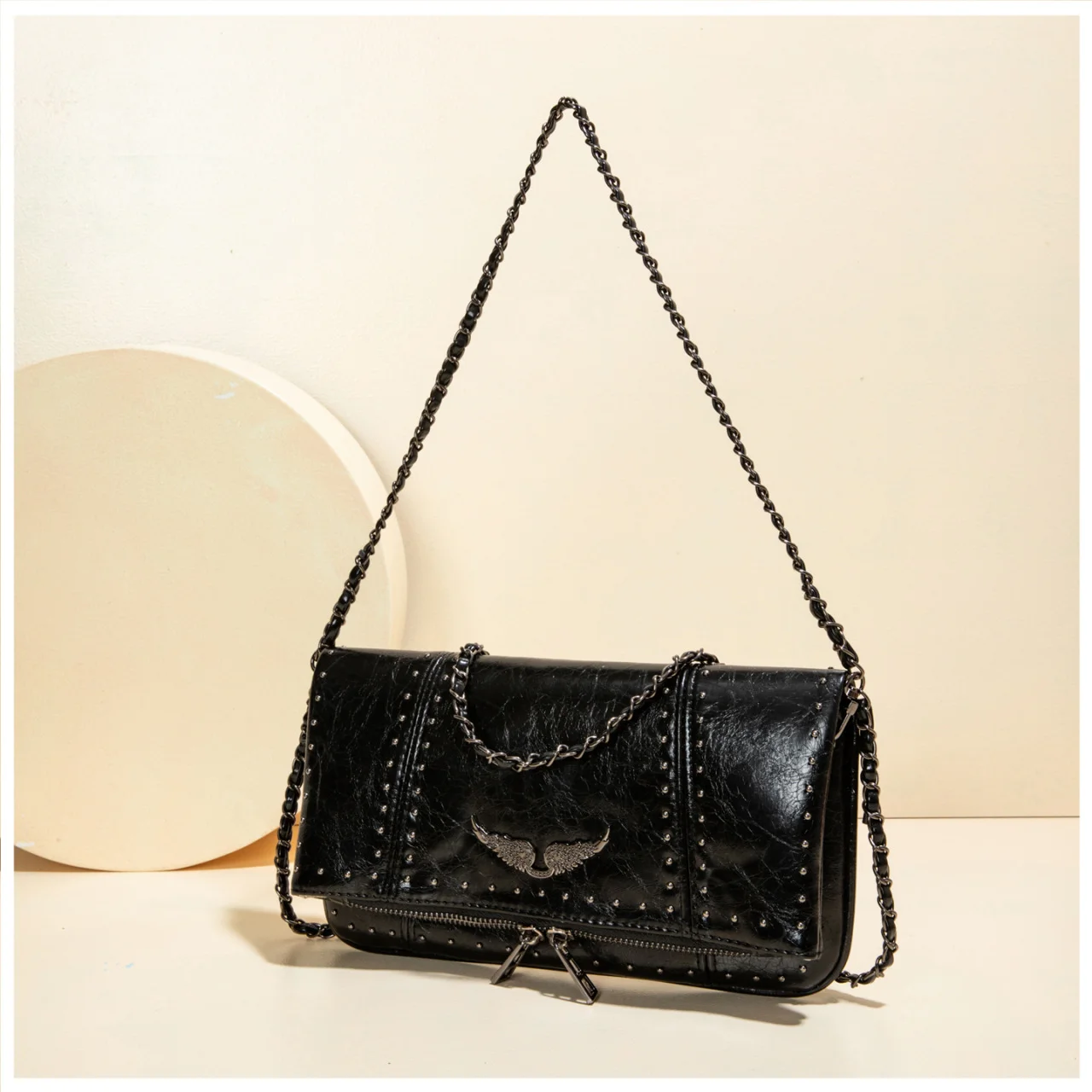 Bolso Bandolera Tipo Sobre Pequeño para Mujer 2026, Bolso de Hombro Casual de Cuero Encerado Negro Suave con Cadena de Remaches Plateados
