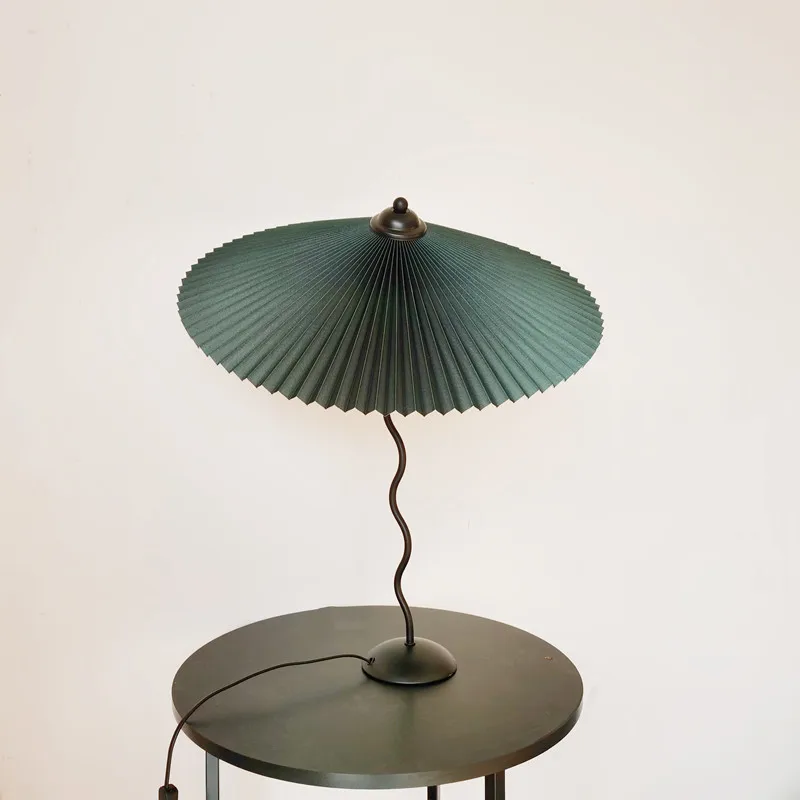 

Vintage Table Lamp Retro Pleated Umbrella American Nordic Bedroom Bedside Light Swing Iron Art Home Decor Lighting