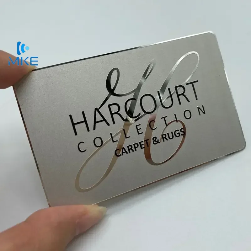 Tarjeta comercial de negocios Vip de metal con textos hundidos mate negro personalizado