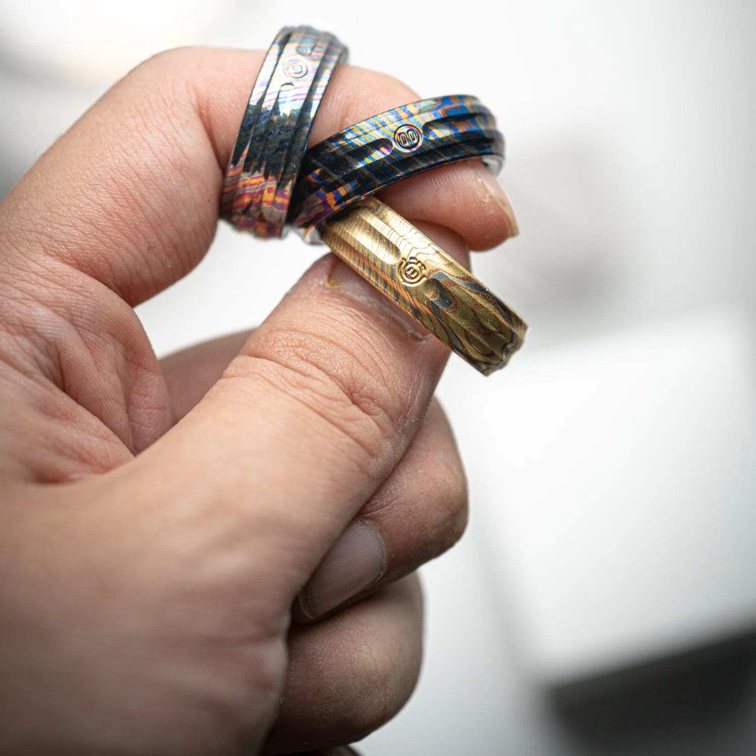 YEDC Special Material Cloud Pig Ring Limited Edition Magnetic Two-Way Rotating Jewelry Grade Metal Finger Ring Decompression Toy