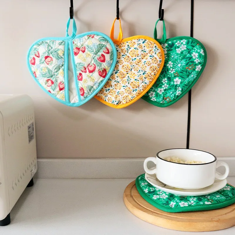 

1Pc Fruit Flowers Printed Cotton Heart-shaped Insulation Pad Thickened Anti Scalding Oven Gloves Kitchen Baking Tool