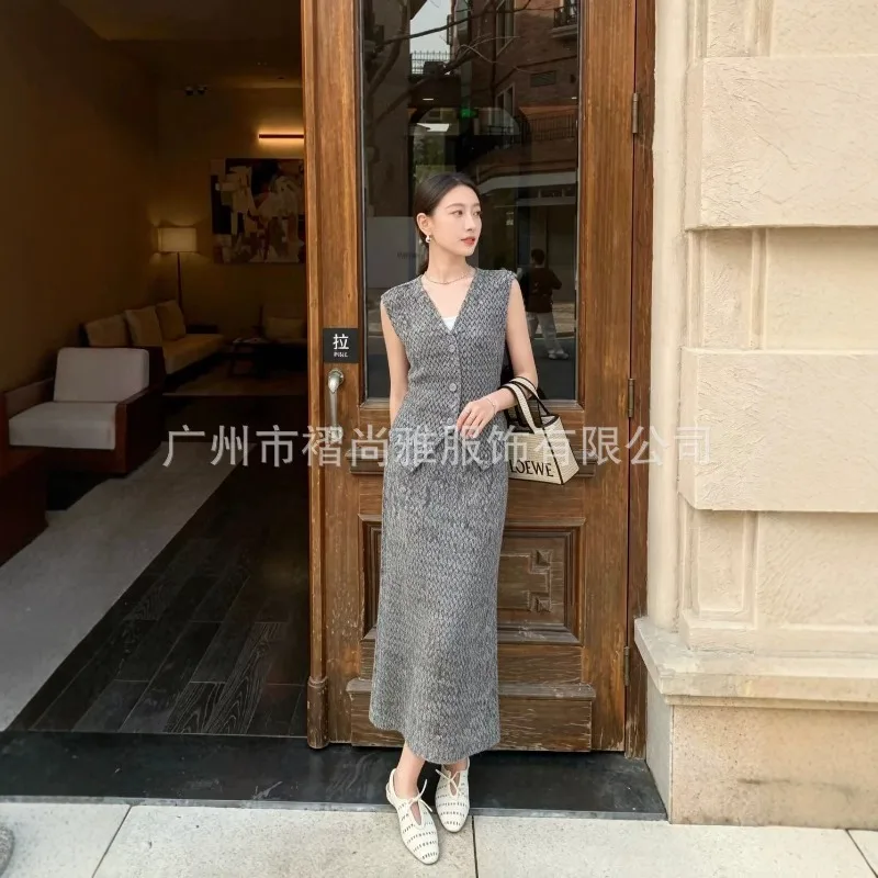 Miyake Pleated 2026 Autumn New Old Money Style Vest and Skirt Set Pleated Casual Elegant Fashionable and Stylish Women's Outfit