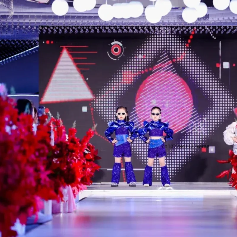 الفتيات أزياء الترتر شارع الرقص مجموعة الفتيات المدرج مرحلة الأداء الأزرق دعوى الأطفال رقص الجاز الترتر زي محب