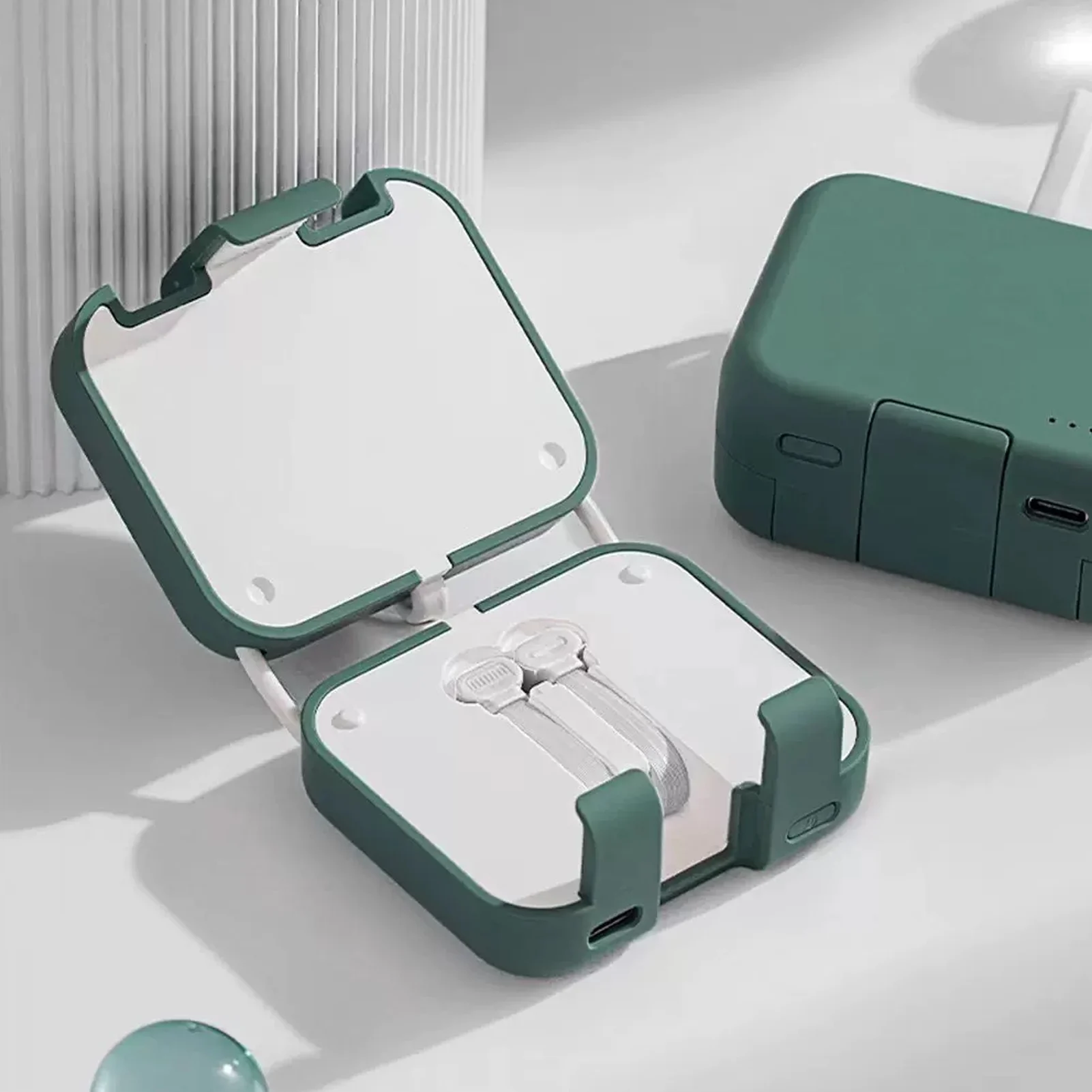 محمول للهاتف المحمول IOS، مشبك خلفي قابل للطي، كابل مدمج صغير الحجم، بنك طاقة في حالات الطوارئ في الهواء الطلق