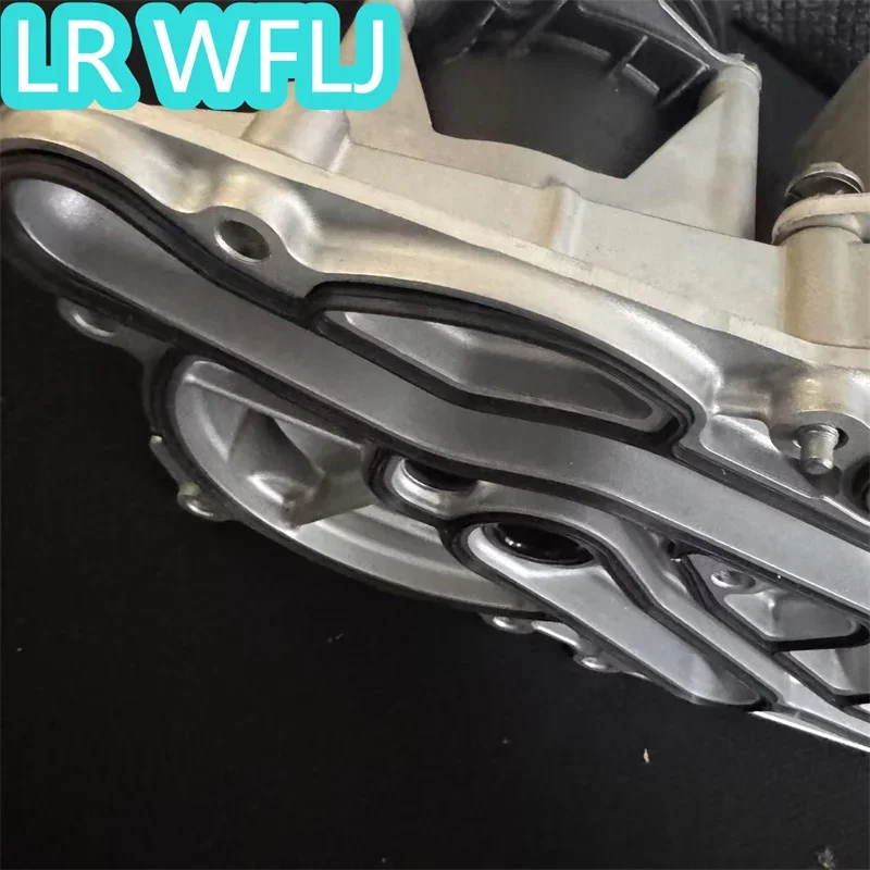 

LR006427 Oil Cooler for Land Rover Range Rover Sport 2005-2009 2010-2013 Range Rover Vogue 2002-2012 3.6L TDV8 Auto Parts