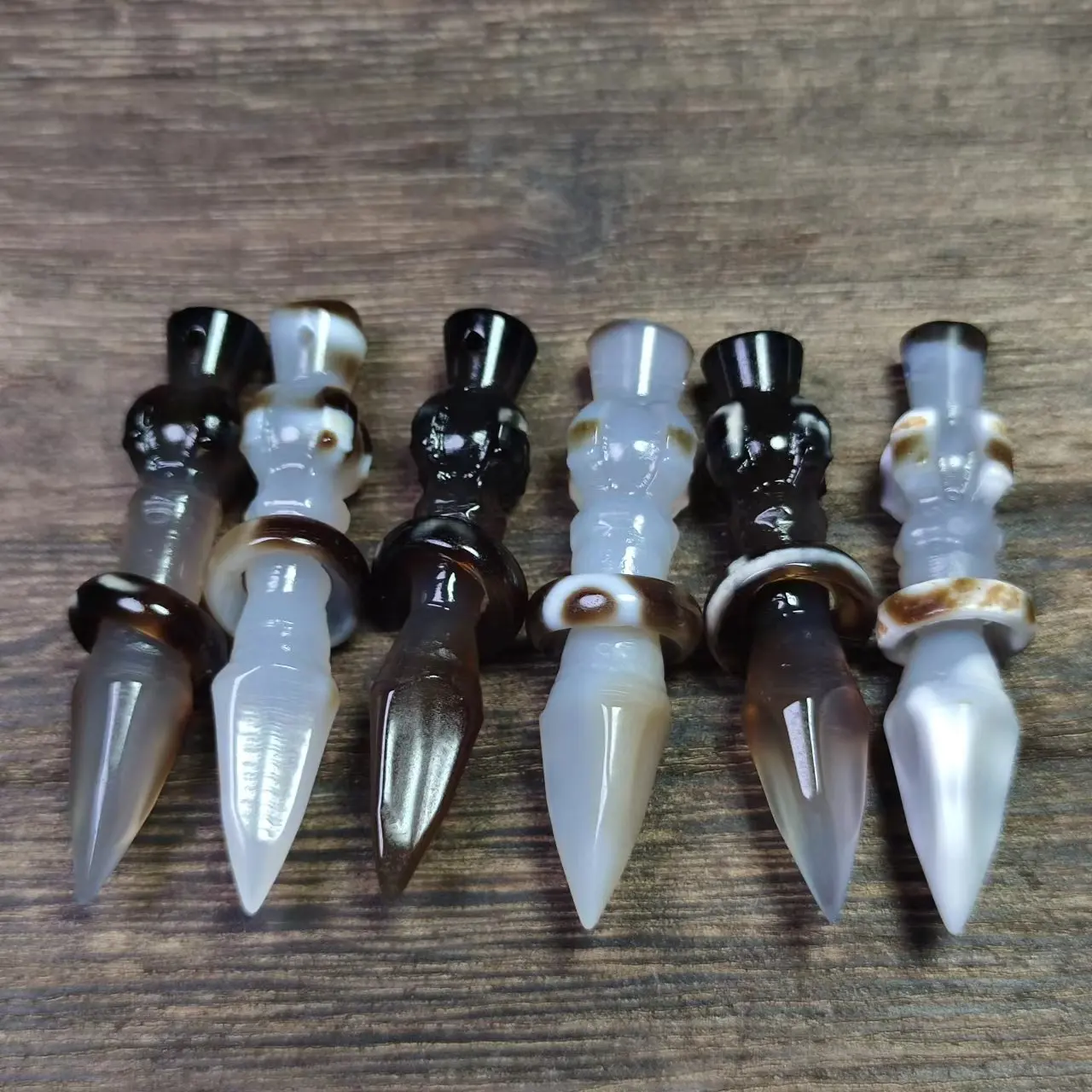 

Blak/White Agate Dzi Beads Carved Tibetan Mana Vajra Shaped Totem Men&Women Amulet Pendant Free Shipping
