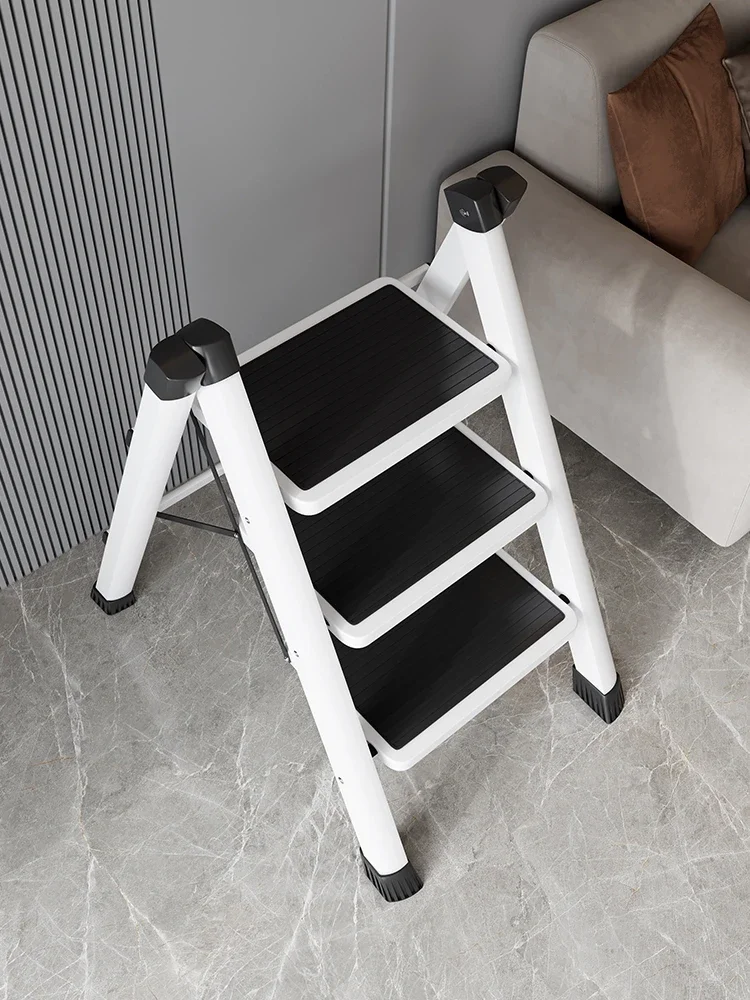 

The ladder is folded and retractable, and the indoor multi-function climbing can thicken the stairs with three or four steps