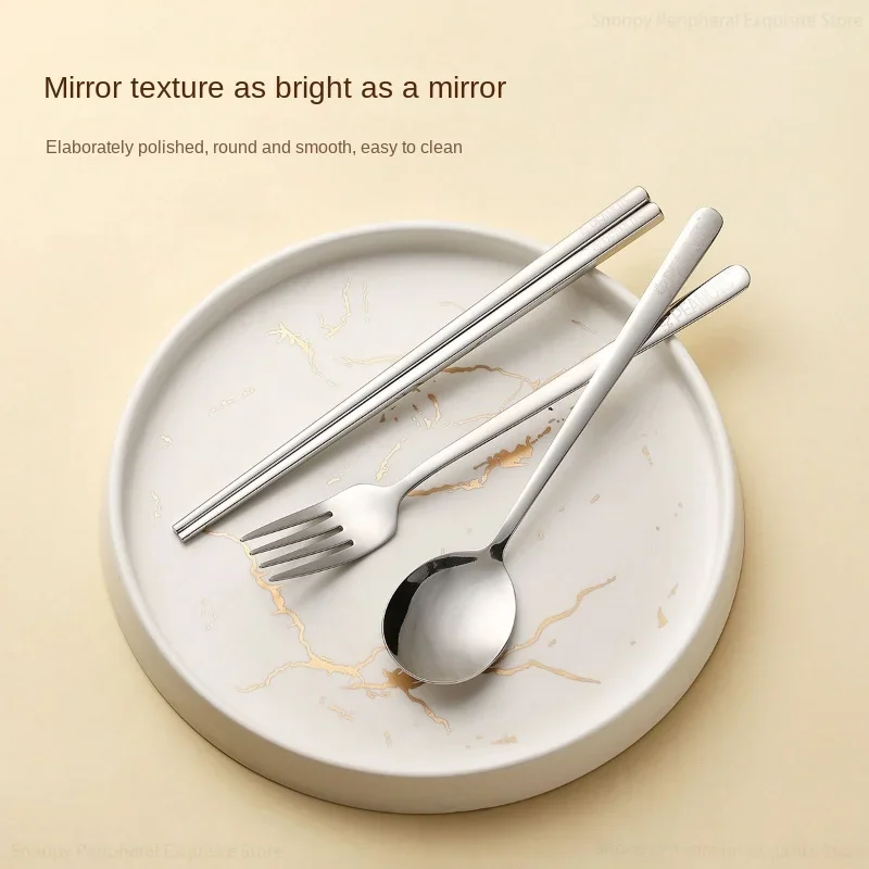 Aço inoxidável Snoopy Louça Set, Pauzinhos e Colher, Portátil, Viagem, Escritório, Estudante, Caixa De Armazenamento, Presente De Aniversário, 3 Pcs