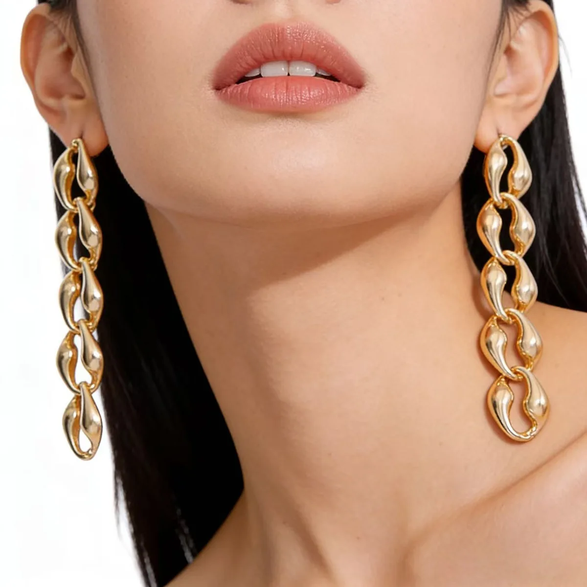 Exaggerated chain earrings alloy die-casting environmentally friendly light luxury design sense INS style fashion commuting vers
